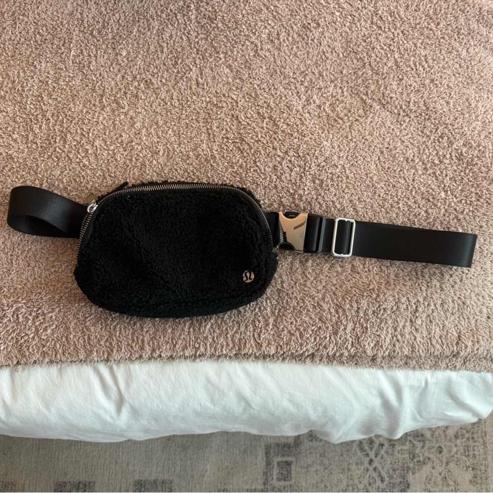 NWOT Lululemon Everywhere Belt Bag 1L